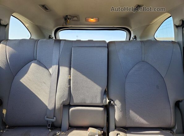 5TDBZRBH8MS550605 2021 TOYOTA HIGHLANDER Silver Widok tylnych siedzeń