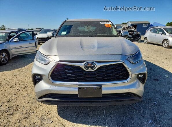 5TDBZRBH8MS550605 2021 TOYOTA HIGHLANDER Silver Widok z przodu