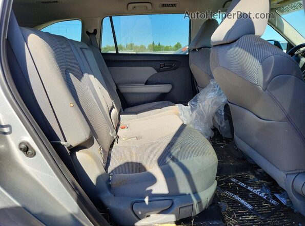 5TDBZRBH8MS550605 2021 TOYOTA HIGHLANDER Silver Widok wnętrza z tyłu