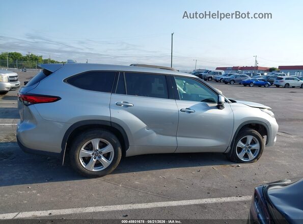 5TDBZRBH9MS559443 2021 TOYOTA HIGHLANDER Silver Widok wnętrza z tyłu