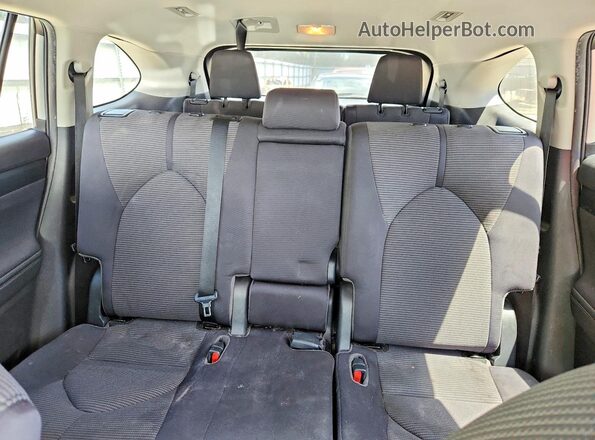 5TDBZRBHXLS015693 2020 TOYOTA HIGHLANDER Серебряный Вид задних сидений