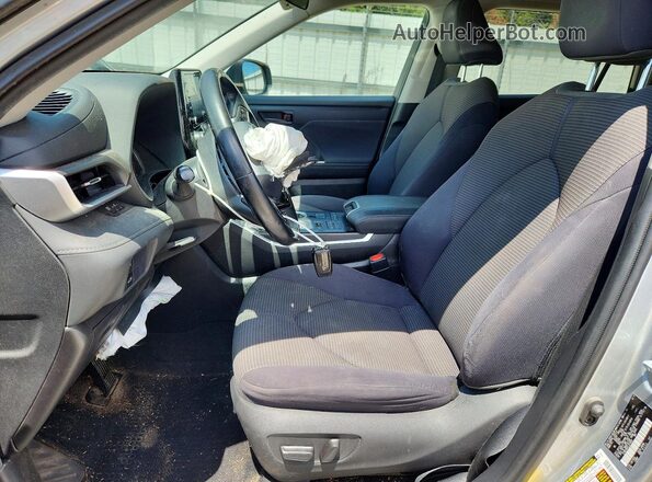 5TDBZRBHXLS015693 2020 TOYOTA HIGHLANDER Серебряный Вид салона спереди