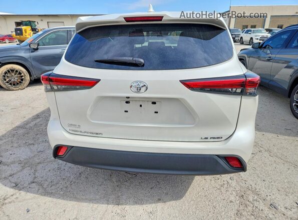 5TDBZRBHXMS548306 2021 TOYOTA HIGHLANDER White Вид ззаду