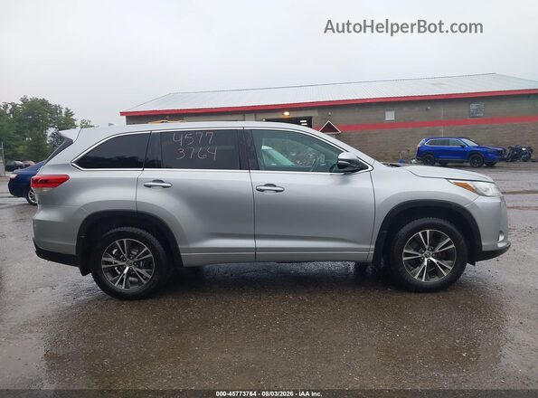 5TDBZRFH1HS402389 2017 TOYOTA HIGHLANDER Silver Rear interior view