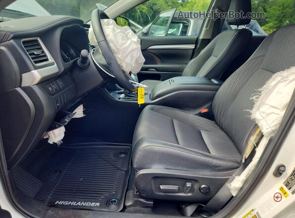 5TDBZRFH3KS729898 2019 TOYOTA HIGHLANDER White Front interior view