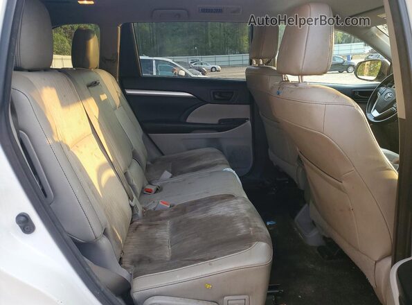 5TDBZRFH4HS452610 2017 TOYOTA HIGHLANDER Белый Вид задних сидений