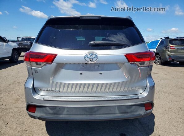 5TDBZRFH5KS967901 2019 TOYOTA HIGHLANDER Silver Հետևի տեսք