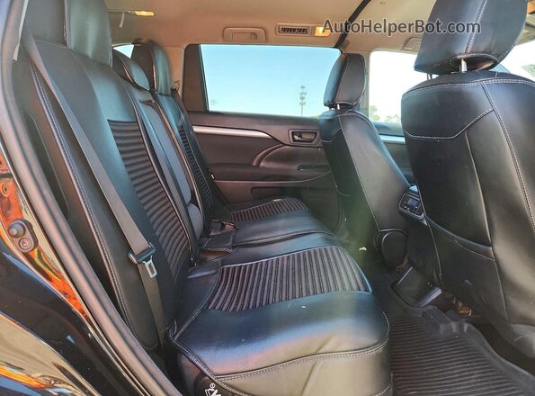 5TDBZRFH7HS377286 2017 TOYOTA HIGHLANDER Черный Вид задней части салона