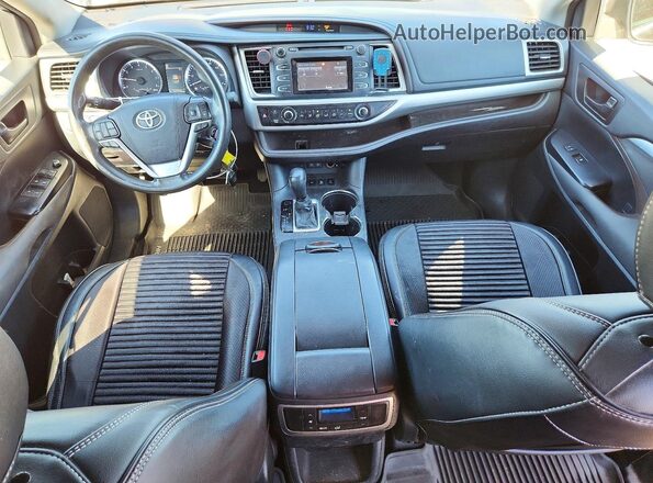 5TDBZRFH7HS377286 2017 TOYOTA HIGHLANDER Черный Вид панели приборов