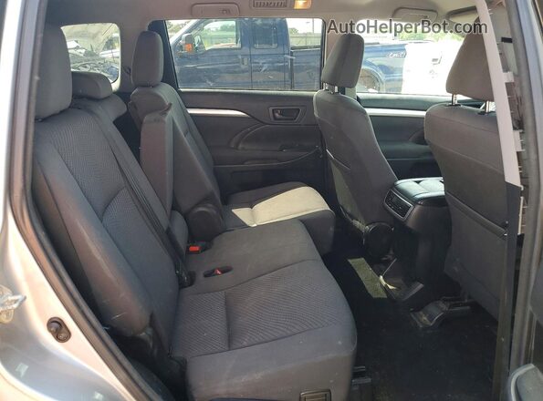 5TDBZRFH7HS442802 2017 TOYOTA HIGHLANDER Silver Vista interior trasera