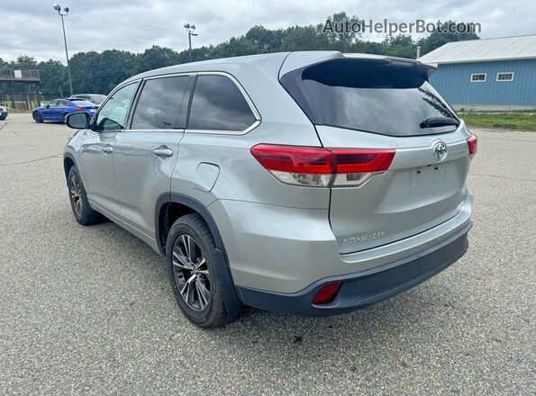 5TDBZRFH7JS845989 2018 TOYOTA HIGHLANDER Серебряный Передняя правая четверть