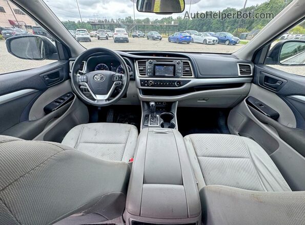 5TDBZRFH7JS845989 2018 TOYOTA HIGHLANDER Серебряный Вид задних сидений