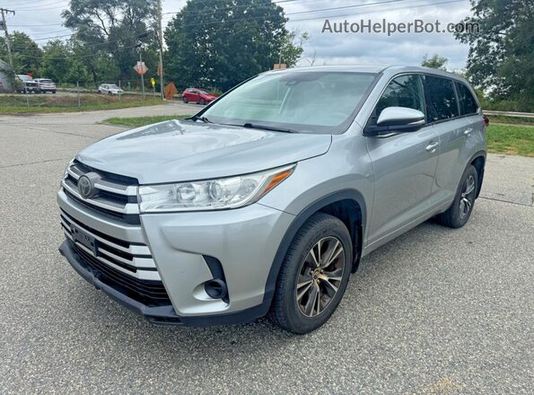 5TDBZRFH7JS845989 2018 TOYOTA HIGHLANDER Серебряный Задняя правая четверть