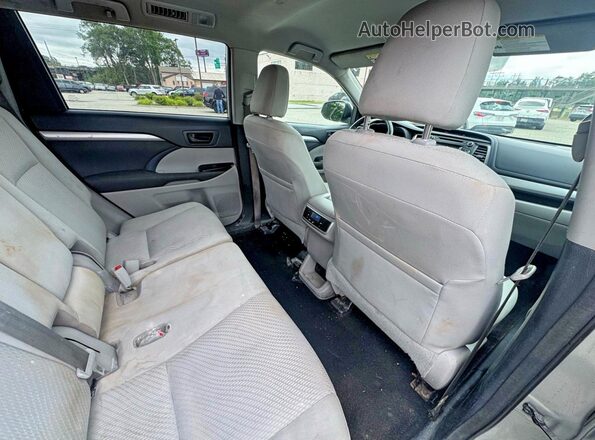 5TDBZRFH7JS845989 2018 TOYOTA HIGHLANDER Серебряный Вид салона спереди