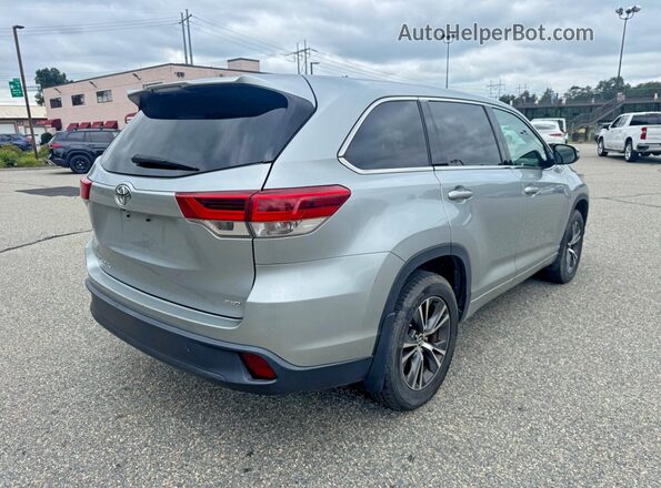 5TDBZRFH7JS845989 2018 TOYOTA HIGHLANDER Серебряный Вид спереди