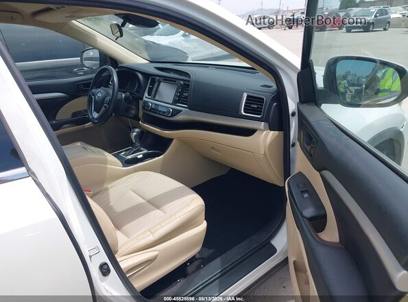 5TDBZRFH9JS494079 2018 TOYOTA HIGHLANDER White Front interior view
