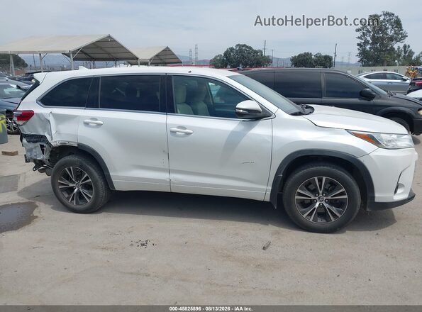 5TDBZRFH9JS494079 2018 TOYOTA HIGHLANDER White Rear interior view