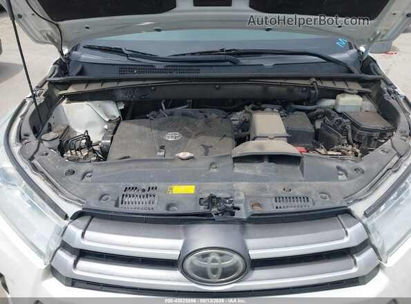 5TDBZRFH9JS494079 2018 TOYOTA HIGHLANDER White Rear view