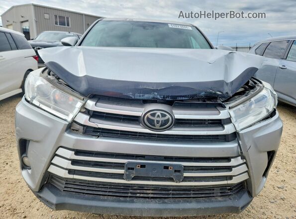 5TDBZRFH9JS834346 2018 TOYOTA HIGHLANDER Silver Widok z przodu