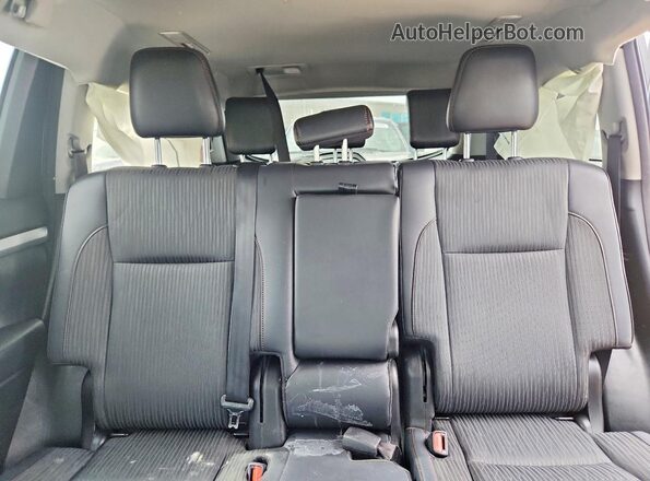 5TDBZRFH9JS834346 2018 TOYOTA HIGHLANDER Silver Widok tylnych siedzeń