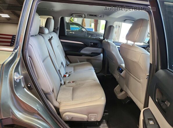 5TDBZRFHXHS384829 2017 TOYOTA HIGHLANDER Green უკანა სალონის ხედი