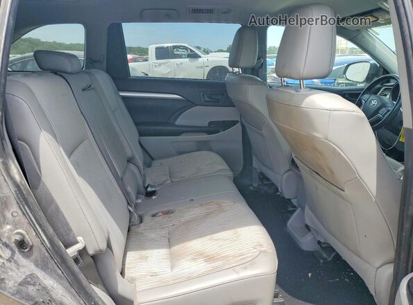 5TDBZRFHXJS867193 2018 TOYOTA HIGHLANDER Gray Vista de los asientos traseros