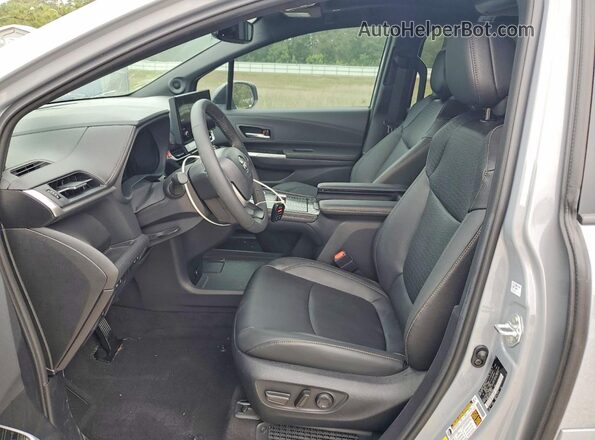 5TDCSKFC0TS229042 2026 TOYOTA SIENNA Gray Vista interior delantera