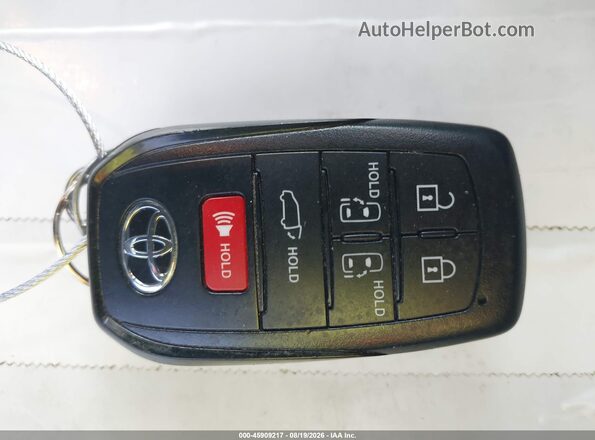 5TDCSKFC8TS252925 2026 TOYOTA SIENNA Белый Вид панели приборов