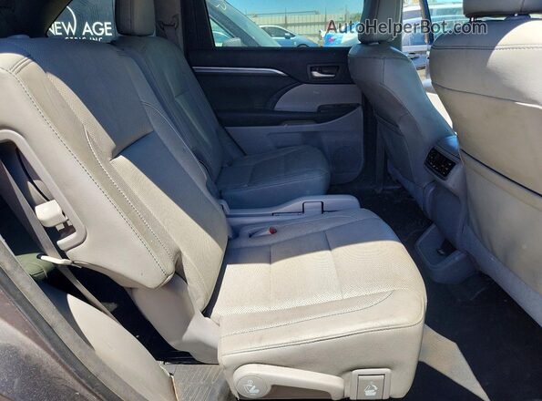 5TDDGRFH5HS029565 2017 TOYOTA HIGHLANDER Gray Rear interior view