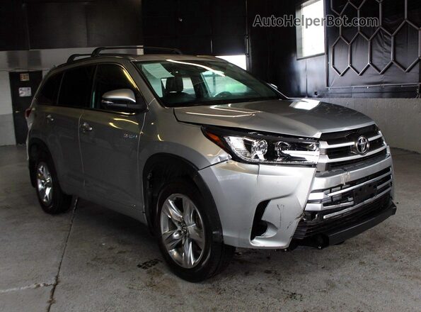 5TDDGRFHXJS044617 2018 TOYOTA HIGHLANDER Silver Tył lewy