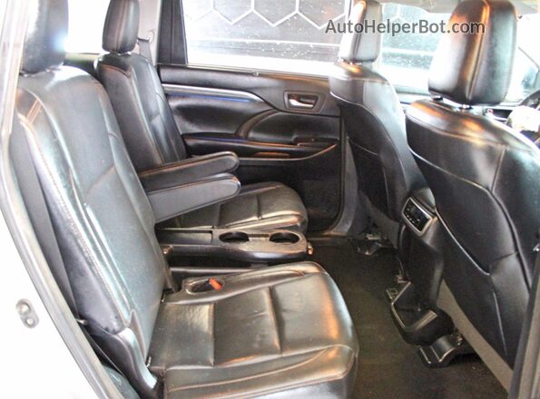 5TDDGRFHXJS044617 2018 TOYOTA HIGHLANDER Silver Widok wnętrza z przodu