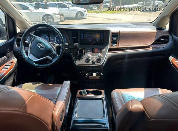 5TDDK3DC3GS131304 2016 TOYOTA SIENNA White Front interior view