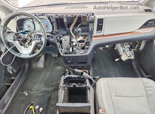 5TDDK3DC7GS136747 2016 TOYOTA SIENNA Белый Вид панели приборов
