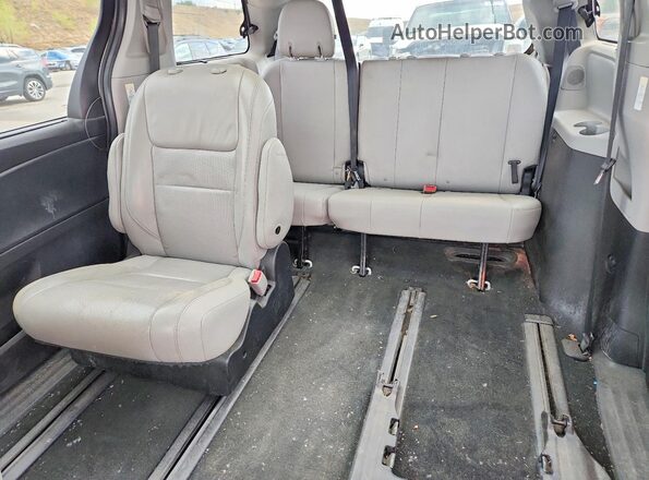5TDDK3DC7GS136747 2016 TOYOTA SIENNA Белый Вид задних сидений