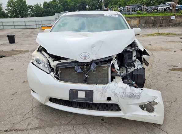 5TDDK3DC7GS139390 2016 TOYOTA SIENNA White Front view