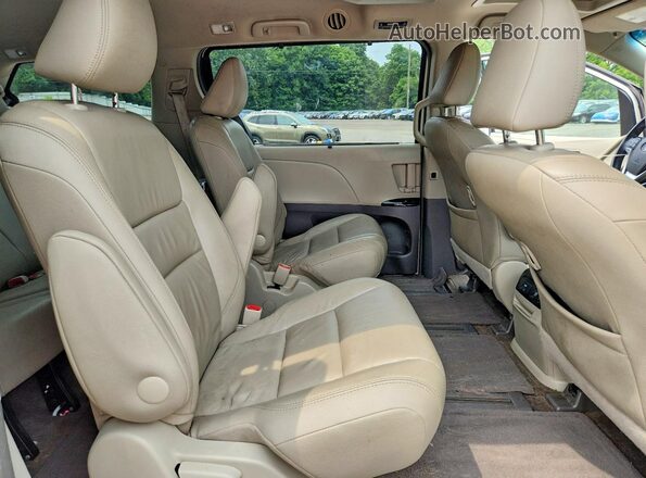 5TDDK3DC7GS139390 2016 TOYOTA SIENNA White Rear interior view