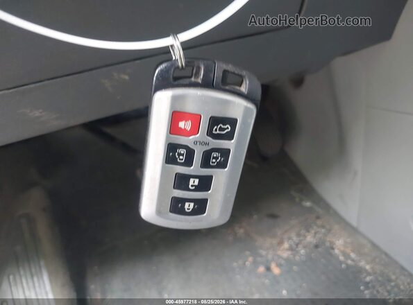 5TDDK3DC7GS140801 2016 TOYOTA SIENNA Silver წინა პანელის ხედი