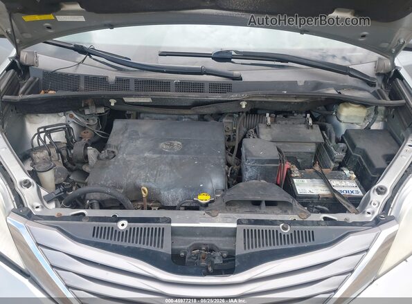 5TDDK3DC7GS140801 2016 TOYOTA SIENNA Silver უკანა ხედი