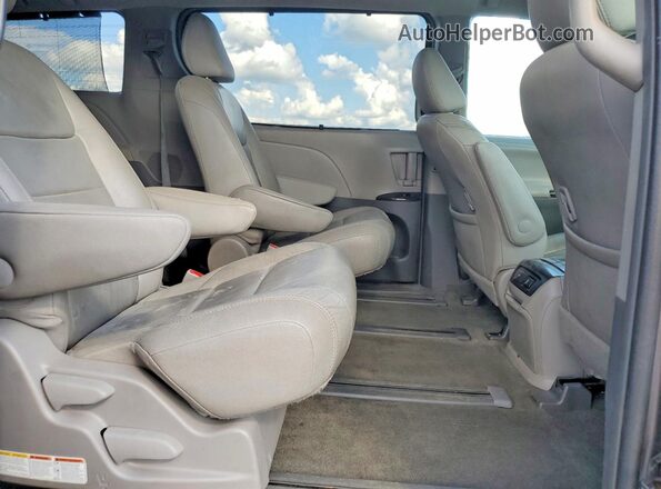 5TDDK3DC7GS144329 2016 TOYOTA SIENNA Gray Vista interior trasera
