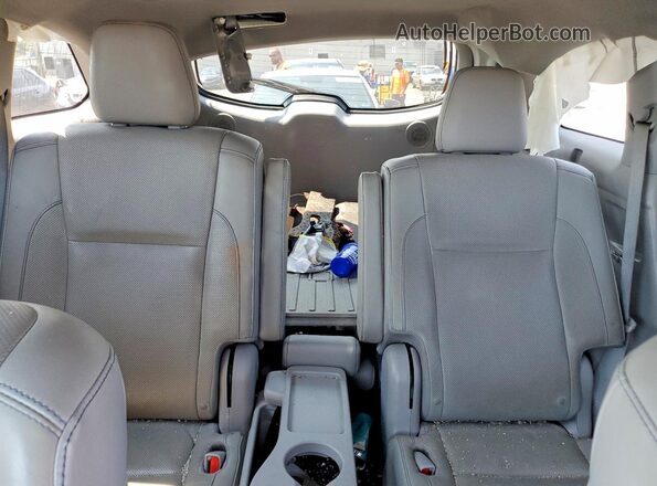5TDDKRFH1GS337166 2016 TOYOTA HIGHLANDER Gray Rear seats view