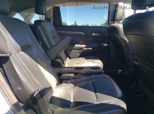 5TDDKRFH6GS340404 2016 TOYOTA HIGHLANDER Silver Rear interior view