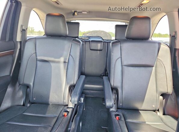 5TDDKRFH8GS346639 2016 TOYOTA HIGHLANDER White Rear seats view