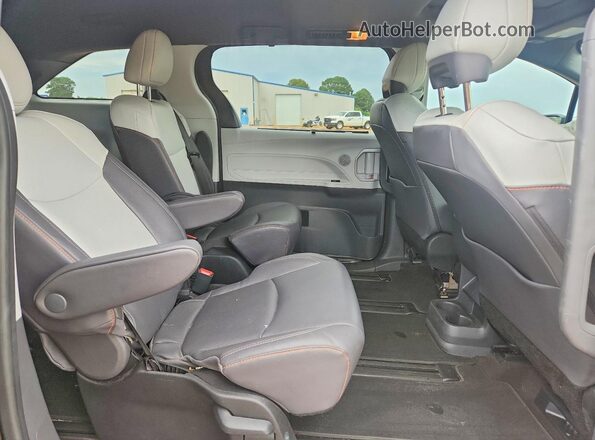 5TDDRKEC0PS169352 2023 TOYOTA SIENNA Black Widok wnętrza z tyłu