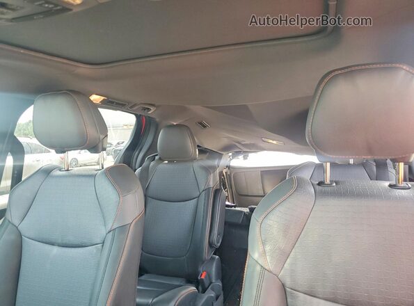 5TDDRKECXNS134203 2022 TOYOTA SIENNA Red უკანა სავარძლების ხედი