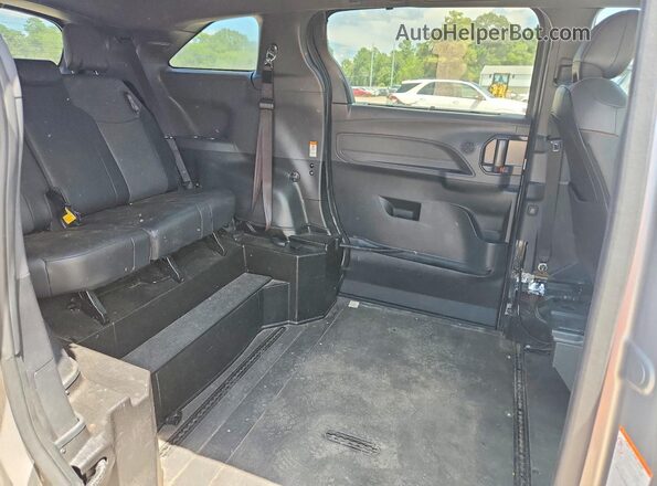 5TDDSKFC6NS071359 2022 TOYOTA SIENNA Silver Вид задньої частини салону