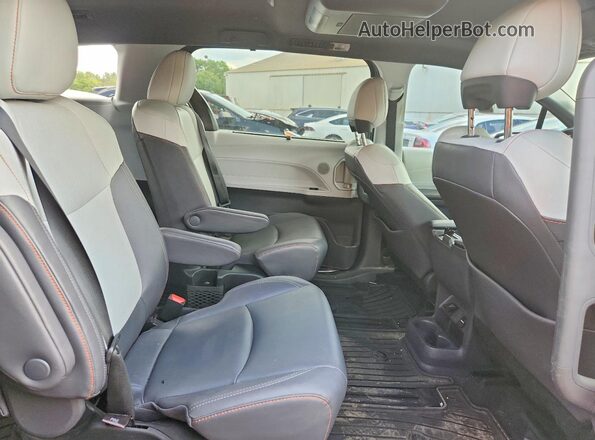 5TDDSKFC9PS074923 2023 TOYOTA SIENNA Silver Rear interior view