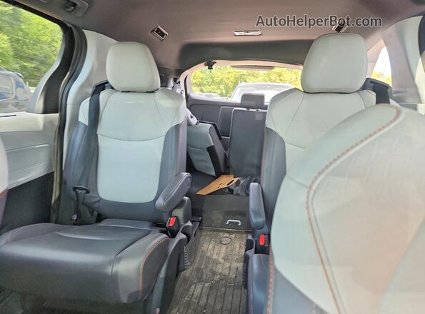 5TDDSKFC9PS074923 2023 TOYOTA SIENNA Silver Rear seats view