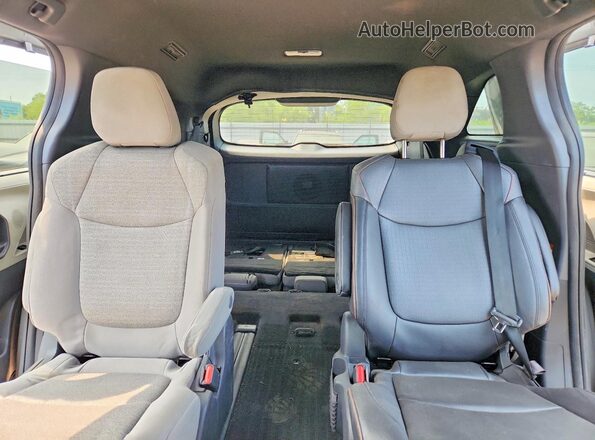 5TDDSKFC9RS148246 2024 TOYOTA SIENNA Gray Vista de los asientos traseros