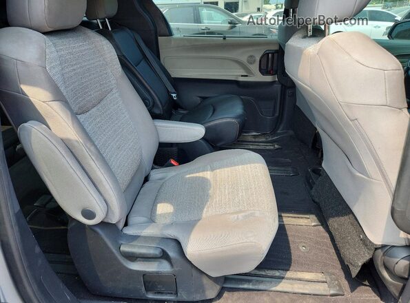 5TDDSKFC9RS148246 2024 TOYOTA SIENNA Gray Vista interior trasera