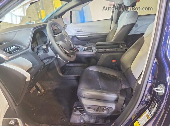 5TDDSKFCXSS223817 2025 TOYOTA SIENNA Blue Սալոնի դիմացի տեսք